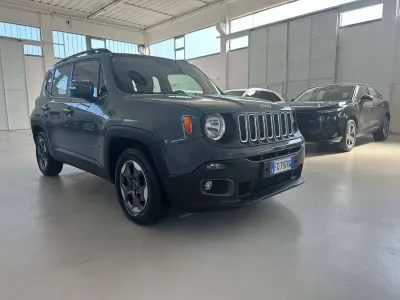 Usata Jeep Renegade Longitude 140 CV (102 kW) 2017 Grigio SUV