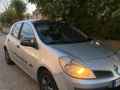 Usata Renault Clio 78 CV (57 kW) 2005 Grigio Utilitaria