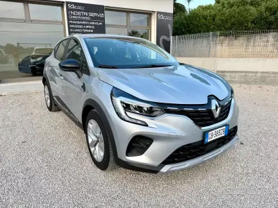Usata Renault Captur Life 101 CV (74 kW) 2020 Grigio SUV