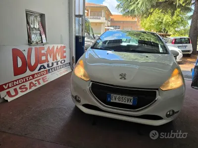 Usata Peugeot 208 Allure 91 CV (66 kW) 2014 Bianco Utilitaria