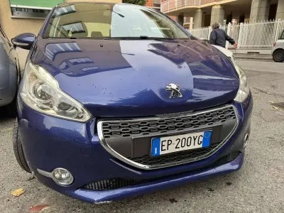 Usata Peugeot 208 Allure 92 CV (67 kW) 2012 Utilitaria
