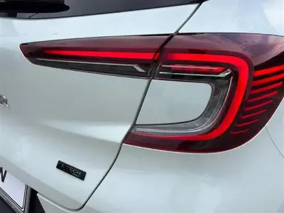 Usata Renault Captur Techno 160 CV (117 kW) 2023 Bianco SUV
