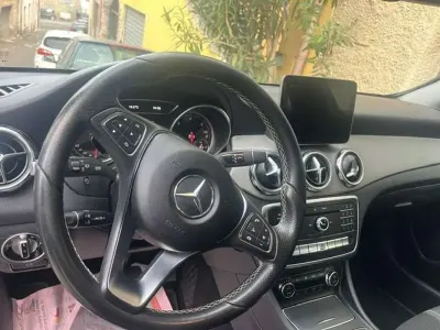 Usata Mercedes GLA200 185 CV (136 kW) 2018 Grigio SUV