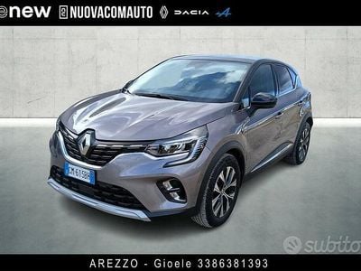 Usata Renault Captur Techno 160 CV (117 kW) 2023 Grigio scuro SUV