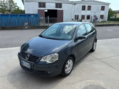 Usata VW Polo Sportline 69 CV (50 kW) 2006 Grigio Utilitaria