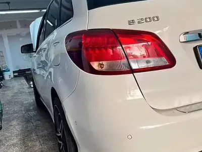 Usata Mercedes B200 136 CV (100 kW) 2015 Bianco Utilitaria