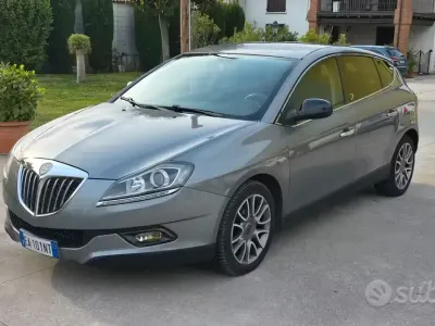 Usado Lancia Delta 150 CV (110 kW) 2009 Gris Utilitario