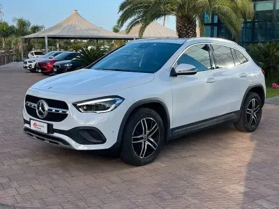 Usata Mercedes GLA200 Premium 150 CV (110 kW) 2021 Bianco SUV