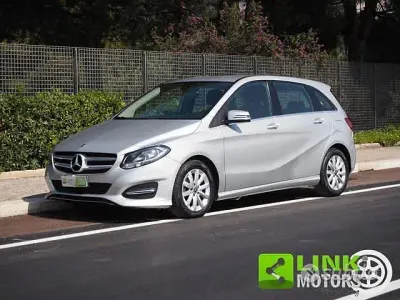 Usata Mercedes B180 109 CV (80 kW) 2018 Grigio Utilitaria