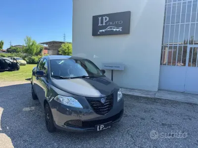 Usata Lancia Ypsilon 69 CV (50 kW) 2014 Grigio Utilitaria