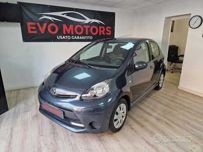 Usata Toyota Aygo 68 CV (50 kW) 2013 Grigio Utilitaria