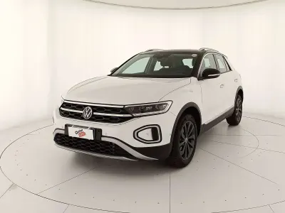 Usata VW T-Roc Style 150 CV (110 kW) 2023 Pure white nero SUV