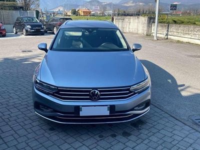 Usata VW Passat Executive 150 CV (110 kW) 2022 Argento Station wagon