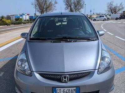 Usata Honda Jazz 78 CV (57 kW) 2006 Grigio Utilitaria