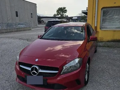 Usata Mercedes A200 Business 136 CV (100 kW) 2017 Rosso Utilitaria