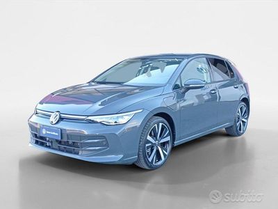 Usata VW Golf VIII Life 150 CV (110 kW) 2025 Grigio Berlina