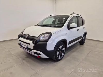 Occasion Fiat Panda Cross 69 ch (50 kW) 2024 Blanc Citadine