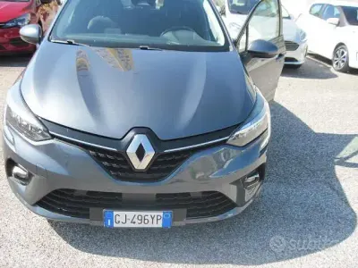 Usata Renault Clio V 91 CV (66 kW) 2022 Grigio Berlina