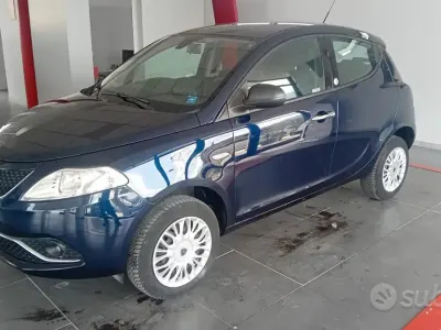 Gebraucht Lancia Ypsilon Gold 80 PS (58 kW) 2017 Blau Kleinwagen