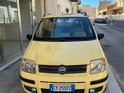 Usata Fiat Panda Emotion 69 CV (50 kW) 2006 Giallo Utilitaria