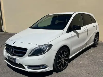Usata Mercedes B200 Premium 136 CV (100 kW) 2012 Bianco Utilitaria