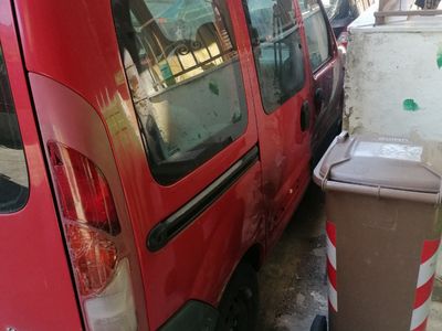 Usata Renault Kangoo 75 CV (55 kW) 2002 Rosso Monovolume