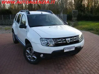 Usata Dacia Duster Lauréate 110 CV (80 kW) 2013 Bianco SUV