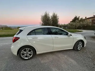 Usata Mercedes A180 109 CV (80 kW) 2018 Bianco Berlina