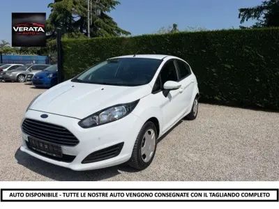 Usado Ford Fiesta 101 HP (74 kW) 2013 Branco Citadino
