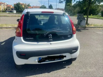 Usata Peugeot 107 68 CV (50 kW) 2009 Bianco Utilitaria