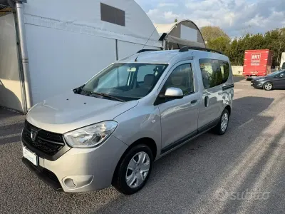 Usata Dacia Dokker Lauréate 75 CV (55 kW) 2018 Grigio Monovolume