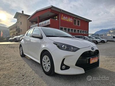 Usata Toyota Yaris Hybrid Active 92 CV (67 kW) 2021 Bianco Berlina