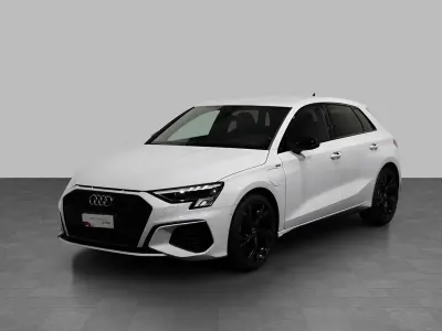 Usata Audi A3 S-Line 204 CV (150 kW) 2023 Bianco ghiacciaio metallizzato Berlina