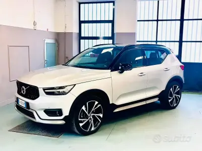 Usata Volvo XC40 R-Design 190 CV (139 kW) 2019 Grigio SUV