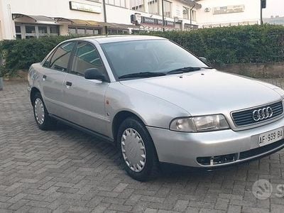Usata Audi A4 125 CV (91 kW) 1995 Argento Berlina