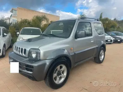 Usata Suzuki Jimny 86 CV (63 kW) 2010 Grigio SUV