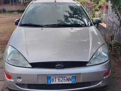 Usado Ford Focus 100 HP (73 kW) 2001 Cinzento Carrinha