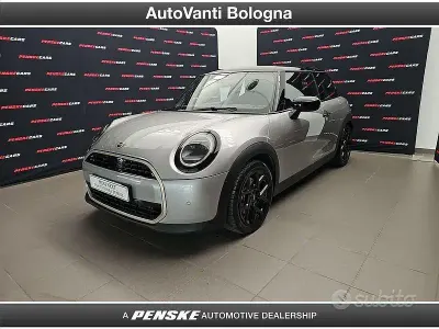 Usado Mini Cooper Favoured 156 HP (114 kW) 2024 Cinzento Citadino