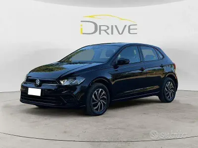 Usata VW Polo Life 95 CV (69 kW) 2023 Nero Utilitaria