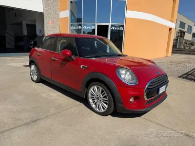 Usata Mini Cooper D Business 116 CV (85 kW) 2016 Rosso Utilitaria