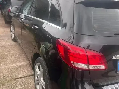 Usata Mercedes B200 156 CV (114 kW) 2016 Nero Utilitaria
