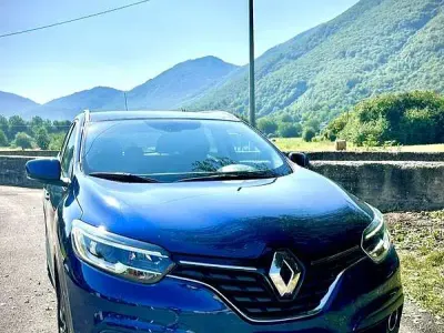 Usata Renault Kadjar 131 CV (96 kW) 2017 Bluazzurro SUV