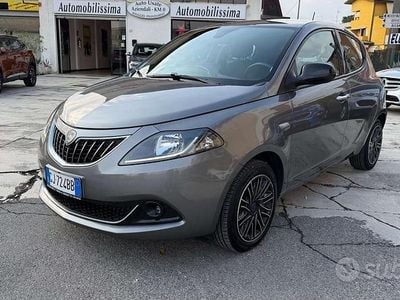 Usata Lancia Ypsilon Silver 69 CV (50 kW) 2022 Grigio Utilitaria