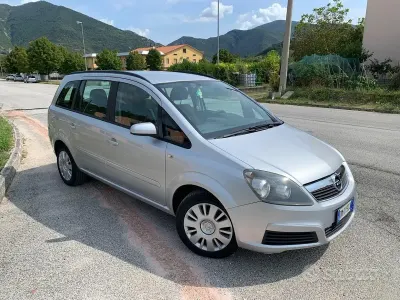 Usata Opel Zafira 94 CV (69 kW) 2008 Grigio Monovolume