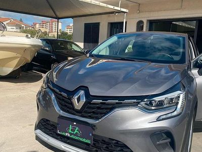 Usado Renault Captur Intens 95 CV (69 kW) 2021 Gris SUV