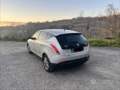 Usata Lancia Delta 105 CV (77 kW) 2010 Grigio Utilitaria