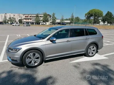 Usata VW Passat 190 CV (139 kW) 2017 Grigio Station wagon
