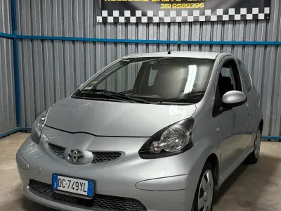 Usata Toyota Aygo 68 CV (50 kW) 2007 Argento Utilitaria