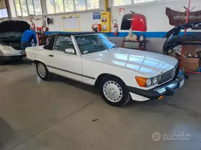 Usata Mercedes 560 245 CV (180 kW) 1986 Bianco Cabrio