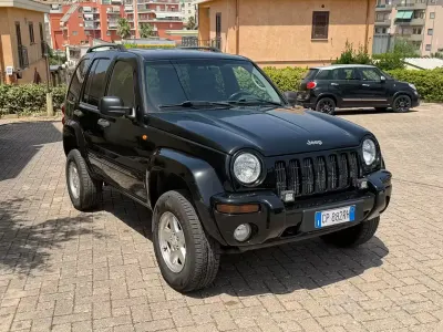 Usata Jeep Cherokee Sport 143 CV (105 kW) 2004 Nero SUV